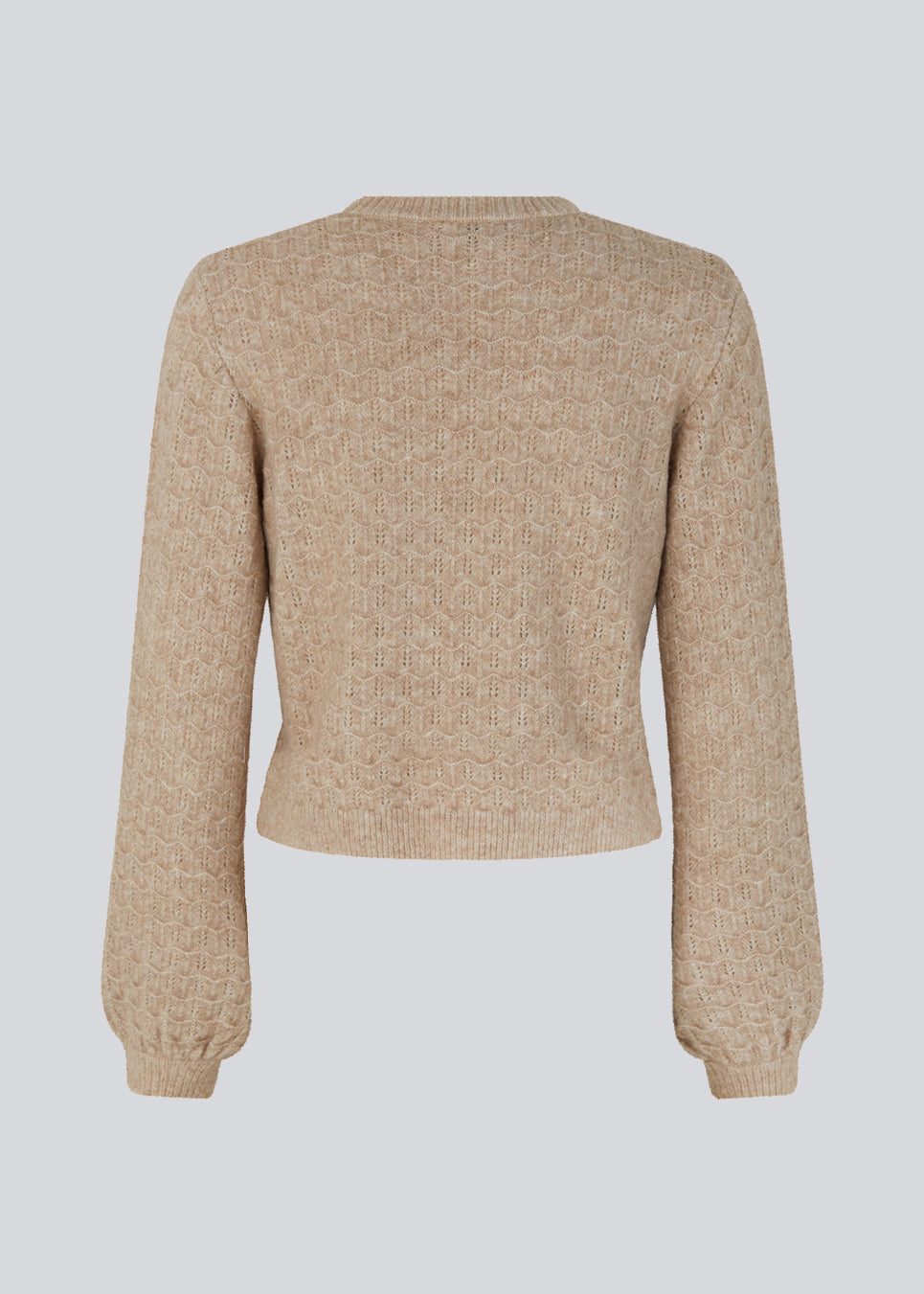 Knitted jumper in beige with long balloon sleeves and a round neck. AlvesMD o-neck has a dainty drop needle pattern containing wool. Ribbed trimmings.